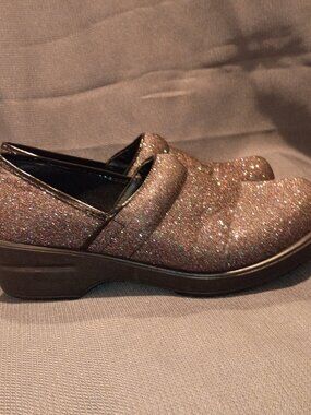 Women's Size 6 Ingaro Glitter Clogs